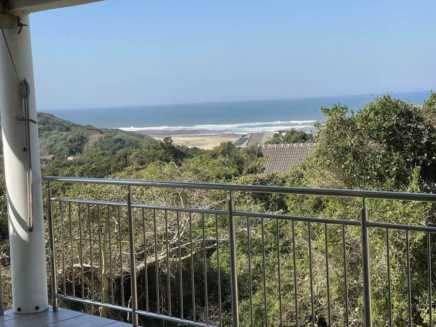 5 Bedroom Property for Sale in Cove Rock Eastern Cape